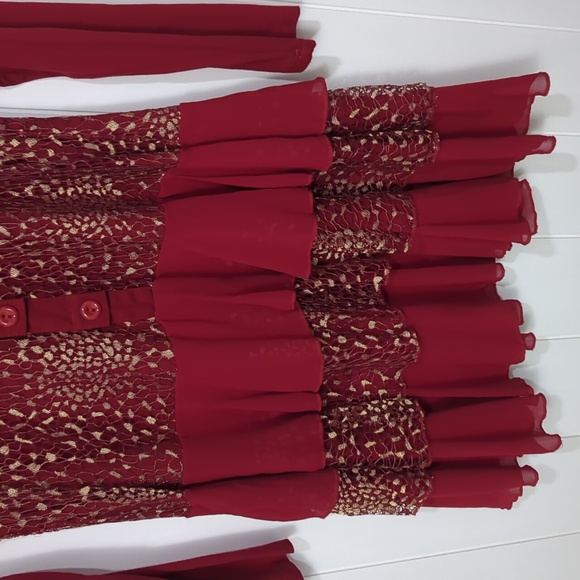 ❤️5/$25 Like New Lishaweimei Red and Gold Lace Dress - Picture 3 of 6